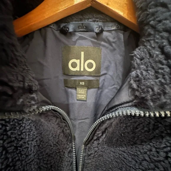ALO Yoga NWT Women's Edge BomberJacket in Navy - Picture 5 of 13